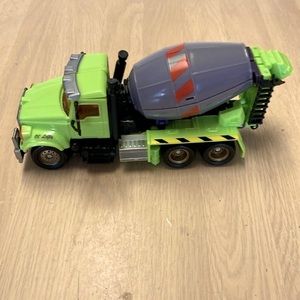 Transformers Revenge of the Fallen MixMaster G-1 Truck Nicknamed Ol’ Lefty 2009